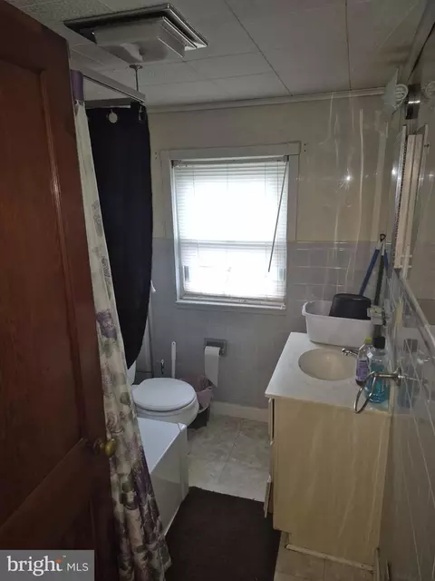 Bath - 75 Wise Ave, Lancaster, PA 17603 photo 3 of 3