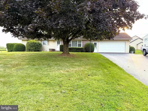 136 Martin Dr, Reinholds, PA 17569