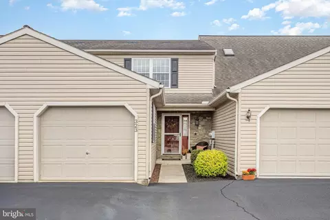 323 Deerfield Dr, Mount Joy, PA 17552