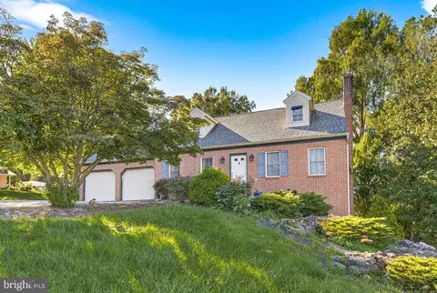 710 Dustin Dr, Lancaster, PA 17601