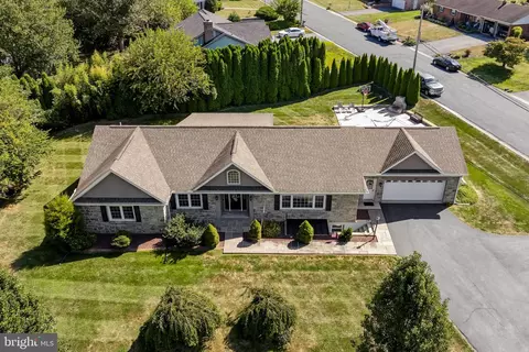 37 W Church St, Stevens, PA 17578