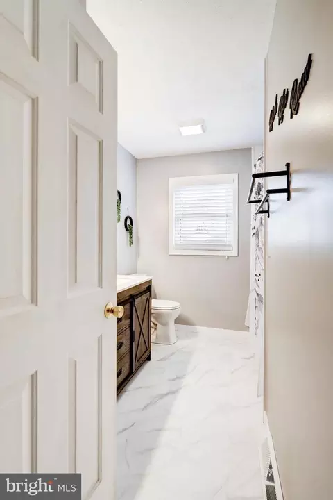 Entry Way - 2 Brookfield Rd, Lititz, PA 17543 photo 4 of 4