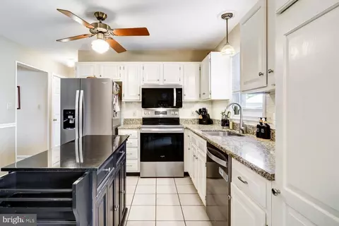 Kitchen - 2 Brookfield Rd, Lititz, PA 17543 photo 3 of 6