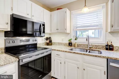 Kitchen - 2 Brookfield Rd, Lititz, PA 17543 photo 5 of 6