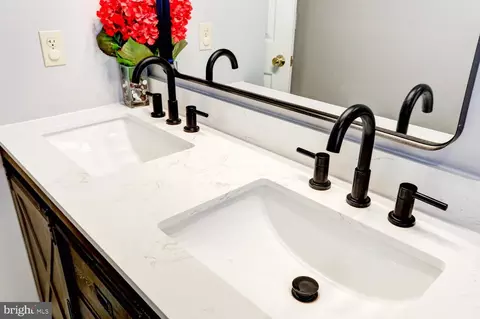 Bath - 2 Brookfield Rd, Lititz, PA 17543 photo 6 of 7