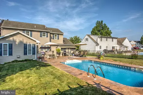 Exterior - 2 Brookfield Rd, Lititz, PA 17543 photo 5 of 11