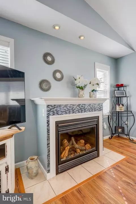 Living - 2 Brookfield Rd, Lititz, PA 17543 photo 1 of 2