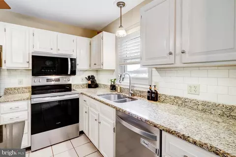 Kitchen - 2 Brookfield Rd, Lititz, PA 17543 photo 4 of 6