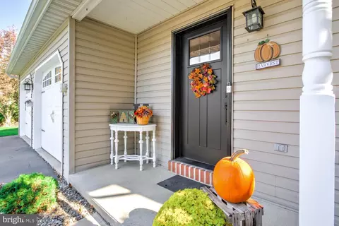 Exterior - 2 Brookfield Rd, Lititz, PA 17543 photo 2 of 11