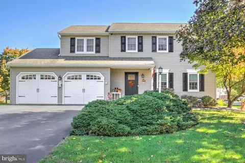 Exterior - 2 Brookfield Rd, Lititz, PA 17543 photo 1 of 11