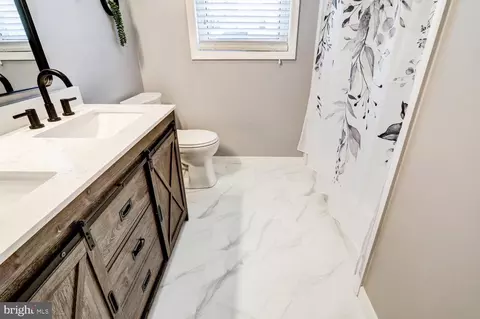 Bath - 2 Brookfield Rd, Lititz, PA 17543 photo 3 of 7