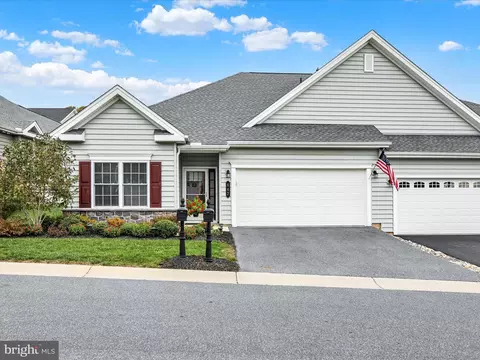 647 Allegiance Dr, Lititz, PA 17543