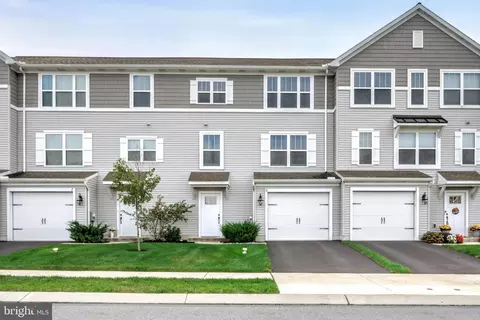 6 Southside Dr, Willow Street, PA 17584