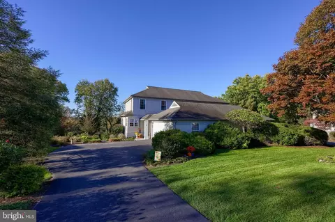18 Laurelgate Pl, Millersville, PA 17551