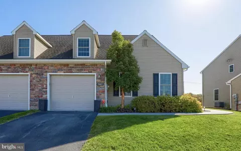 587 Farmview Ln, Mount Joy, PA 17552