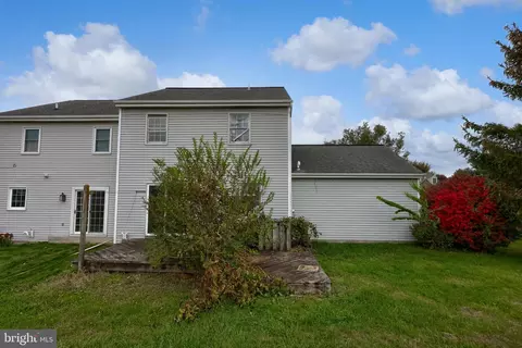 Exterior - 28 Brookview Dr, Lititz, PA 17543 photo 6 of 7