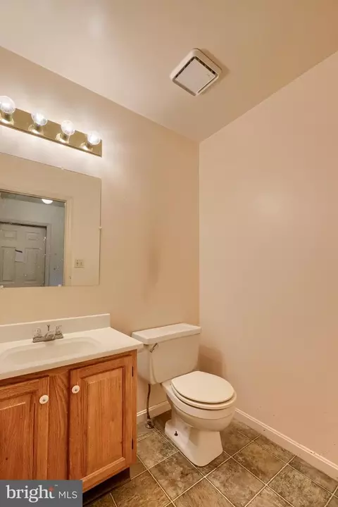 Bath - 28 Brookview Dr, Lititz, PA 17543 photo 1 of 2