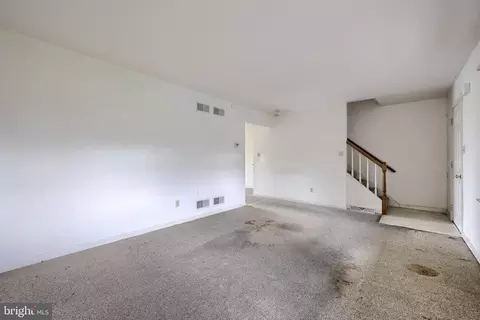 Living - 28 Brookview Dr, Lititz, PA 17543 photo 2 of 4