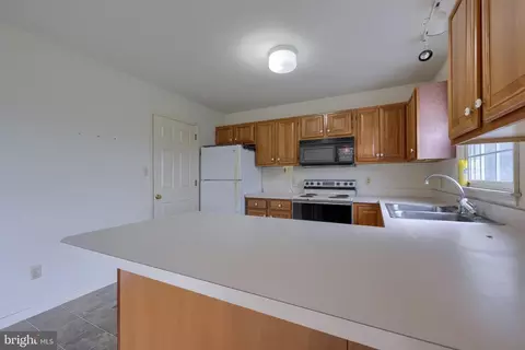 Kitchen - 28 Brookview Dr, Lititz, PA 17543 photo 2 of 2