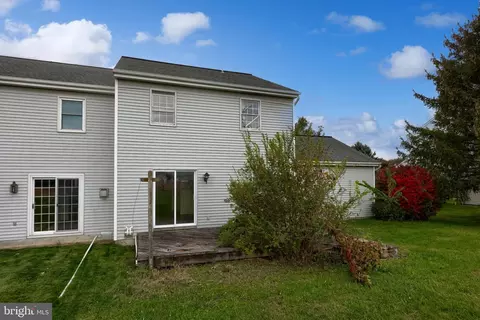 Exterior - 28 Brookview Dr, Lititz, PA 17543 photo 5 of 7
