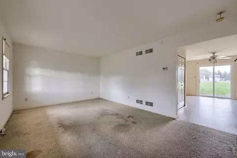 Living - 28 Brookview Dr, Lititz, PA 17543 photo 4 of 4