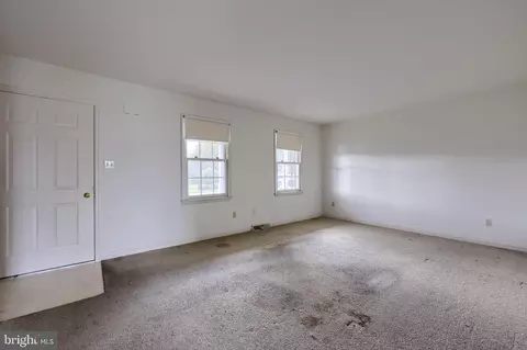 Living - 28 Brookview Dr, Lititz, PA 17543 photo 3 of 4
