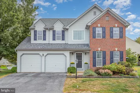 43 Apple Blossom Dr, Lancaster, PA 17602
