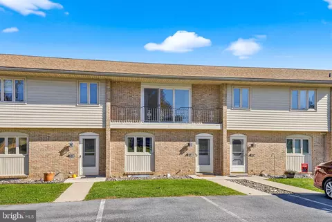 11 Fulton St, Akron, PA 17501