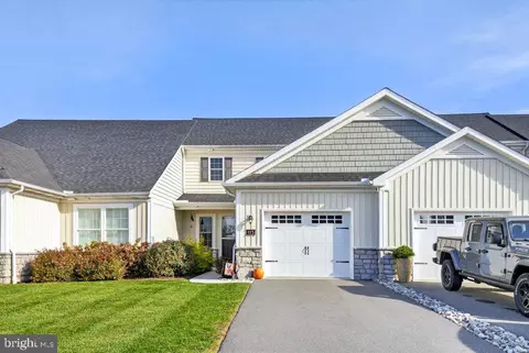 113 Copperstone Ct, Millersville, PA 17551