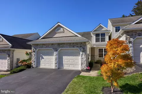 18 Red Leaf Ln, Lancaster, PA 17602
