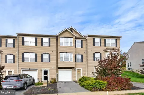 140 Knollwood Rd, Millersville, PA 17551