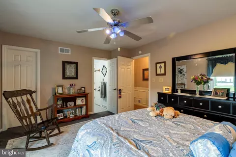 Bedroom - 411 Danbury Dr, Lititz, PA 17543 photo 3 of 5