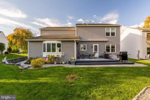 Exterior - 411 Danbury Dr, Lititz, PA 17543 photo 2 of 4