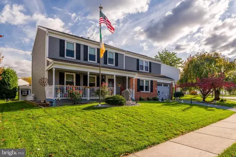 411 Danbury Dr, Lititz, PA 17543