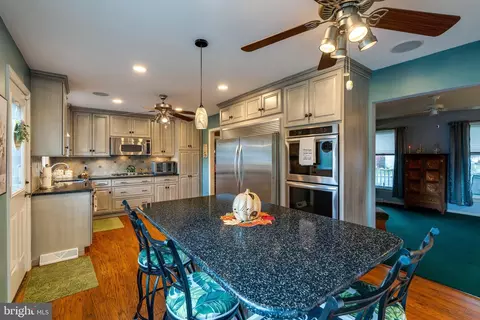 Kitchen - 411 Danbury Dr, Lititz, PA 17543 photo 4 of 4