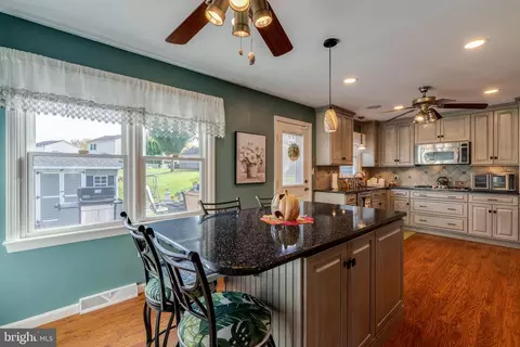 Kitchen - 411 Danbury Dr, Lititz, PA 17543 photo 3 of 4