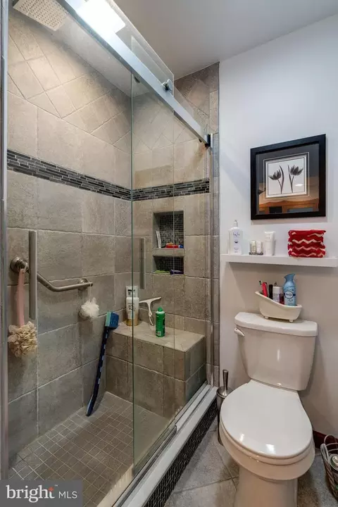 Bath - 411 Danbury Dr, Lititz, PA 17543 photo 3 of 4