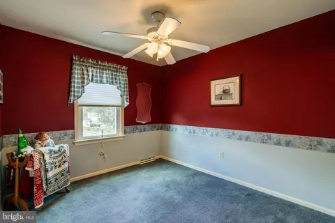 Bedroom - 411 Danbury Dr, Lititz, PA 17543 photo 5 of 5