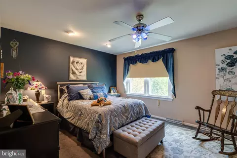 Bedroom - 411 Danbury Dr, Lititz, PA 17543 photo 4 of 5