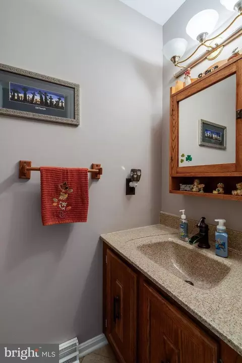 Bath - 411 Danbury Dr, Lititz, PA 17543 photo 1 of 4