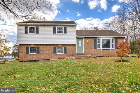 2640 Hemlock Dr, Columbia, PA 17512