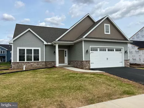 123 N West View Dr, Elizabethtown, PA 17022