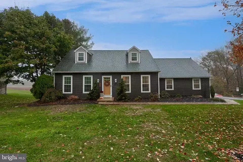158 Valley View Dr, Ephrata, PA 17522