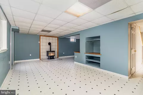 Living - 545 Wood View Dr, Lititz, PA 17543 photo 6 of 6