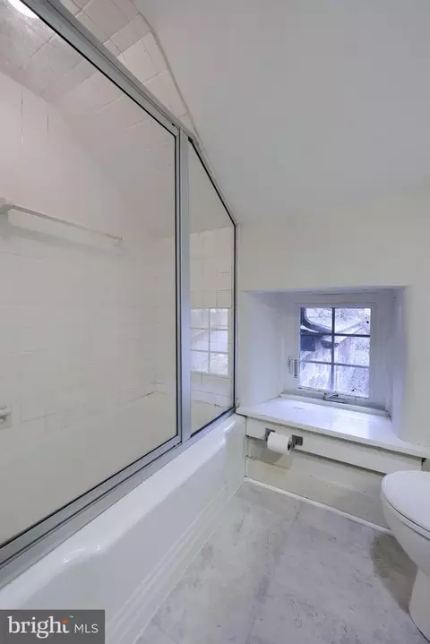 Bath - 550 Speedwell Forge Rd, Lititz, PA 17543 photo 4 of 5