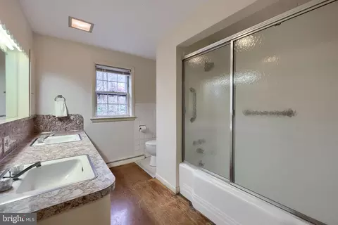 Bath - 550 Speedwell Forge Rd, Lititz, PA 17543 photo 1 of 5
