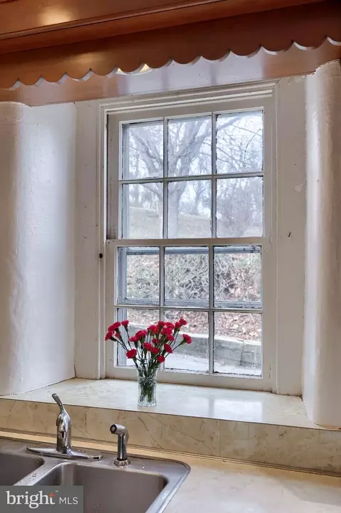Kitchen - 550 Speedwell Forge Rd, Lititz, PA 17543 photo 4 of 4