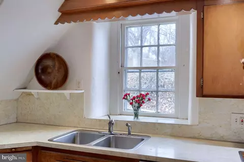 Kitchen - 550 Speedwell Forge Rd, Lititz, PA 17543 photo 3 of 4