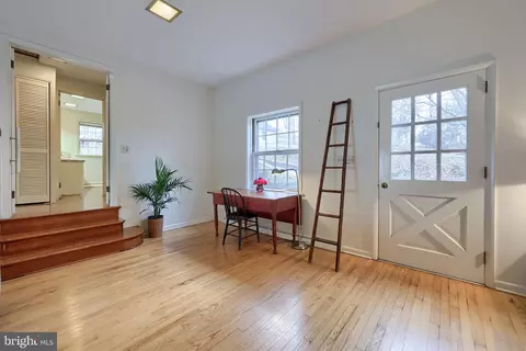 Entry Way - 550 Speedwell Forge Rd, Lititz, PA 17543 photo 1 of 4