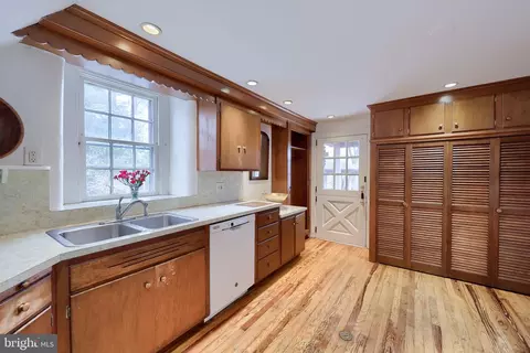 Kitchen - 550 Speedwell Forge Rd, Lititz, PA 17543 photo 1 of 4